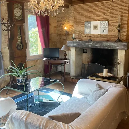 Maison Perigourdine De Charme Dans La Campagne Proche De Bergerac 펜션 *